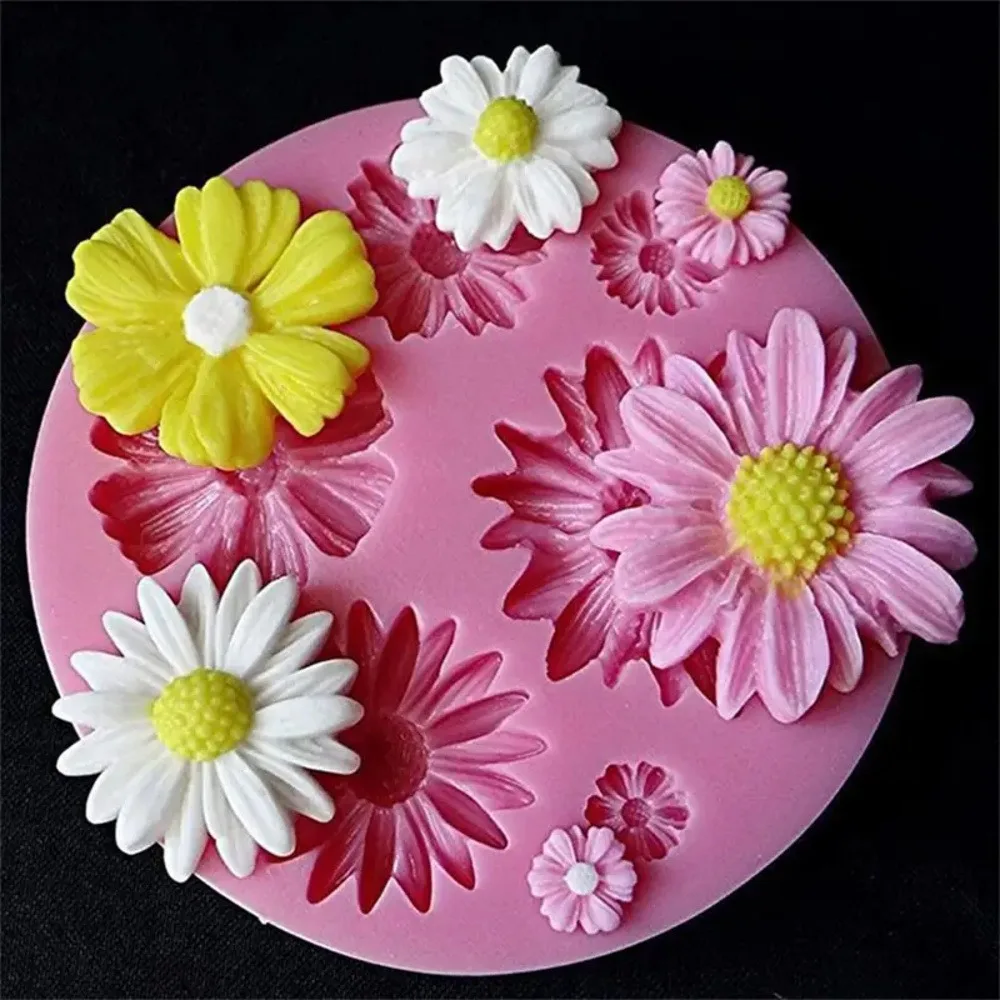 Moule silicone six marguerites et décors en pâte à sucre