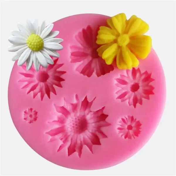 Moule à marguerites avec deux fleurs démoulées