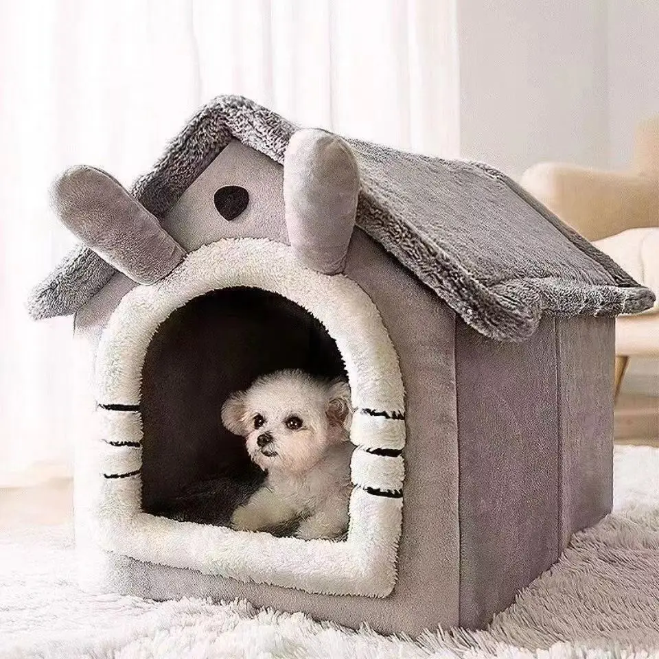 Chiot dans la niche grise