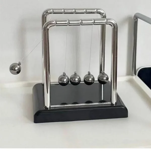 Bille lancée sur le pendule de Newton
