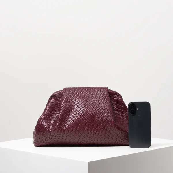 Pochette froncée tressée bordeaux