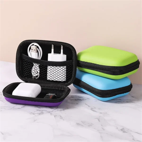 Pochette rigide colorée pour écouteurs et câbles