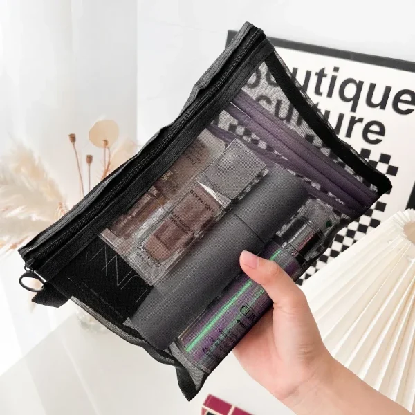 Pochette en main