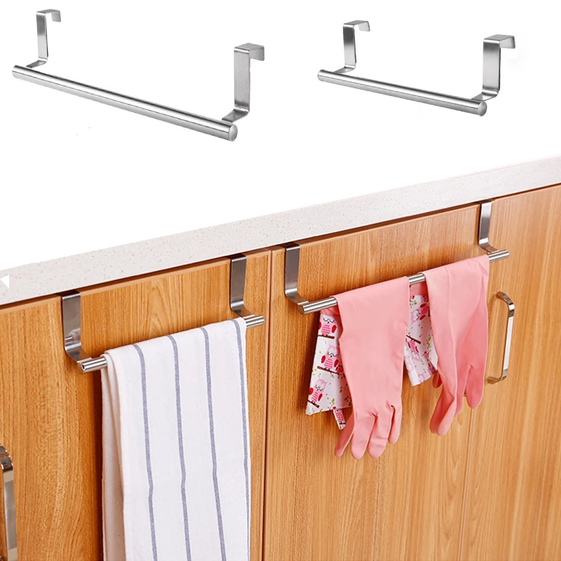 Porte-torchons en inox sur des portes de placard