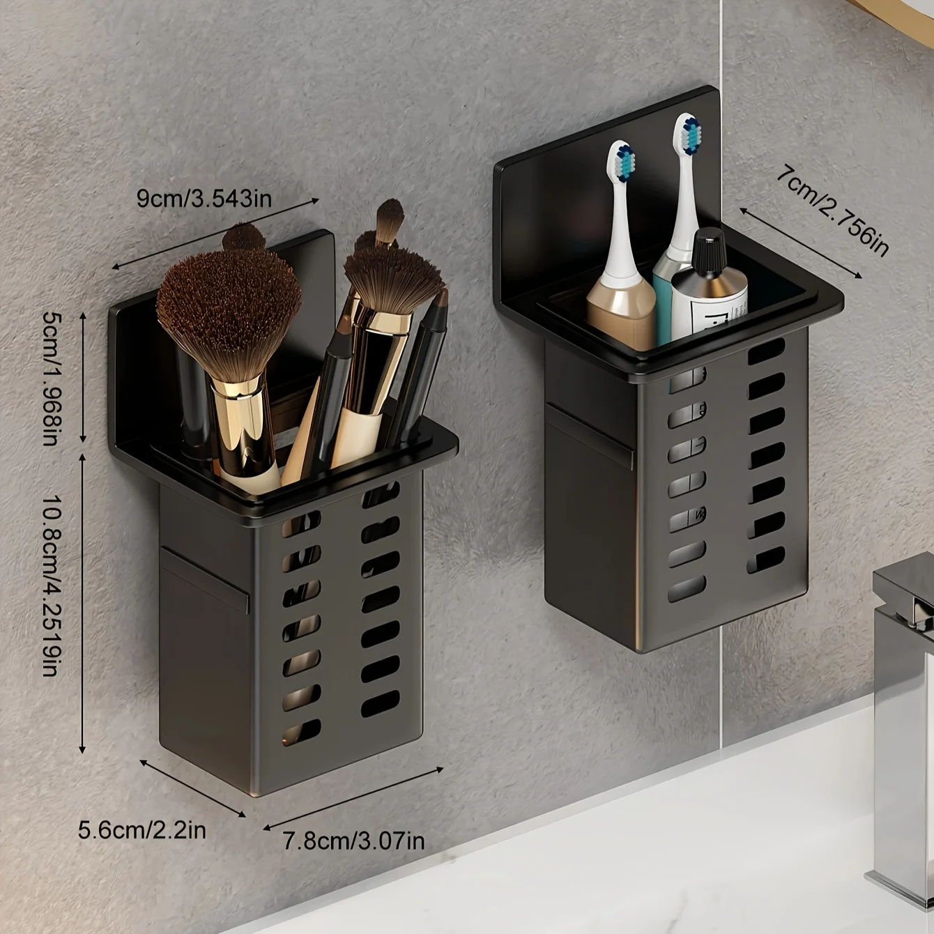 Pots avec pinceaux et brosses