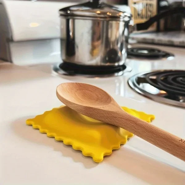Repose-cuillère en silicone en forme de ravioli