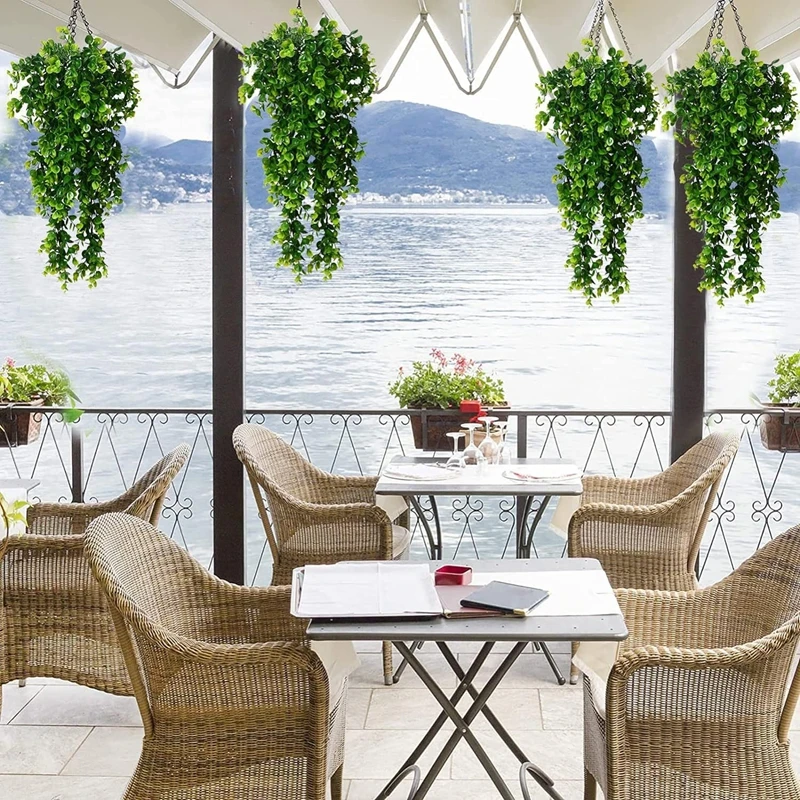 Grappes suspendues sous une pergola