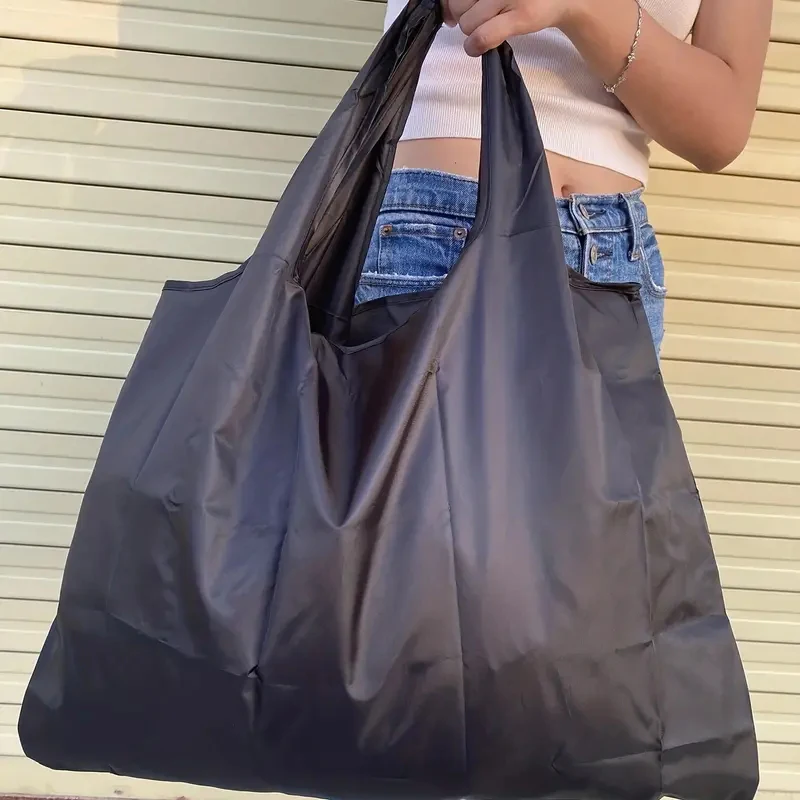 Sac noir porté