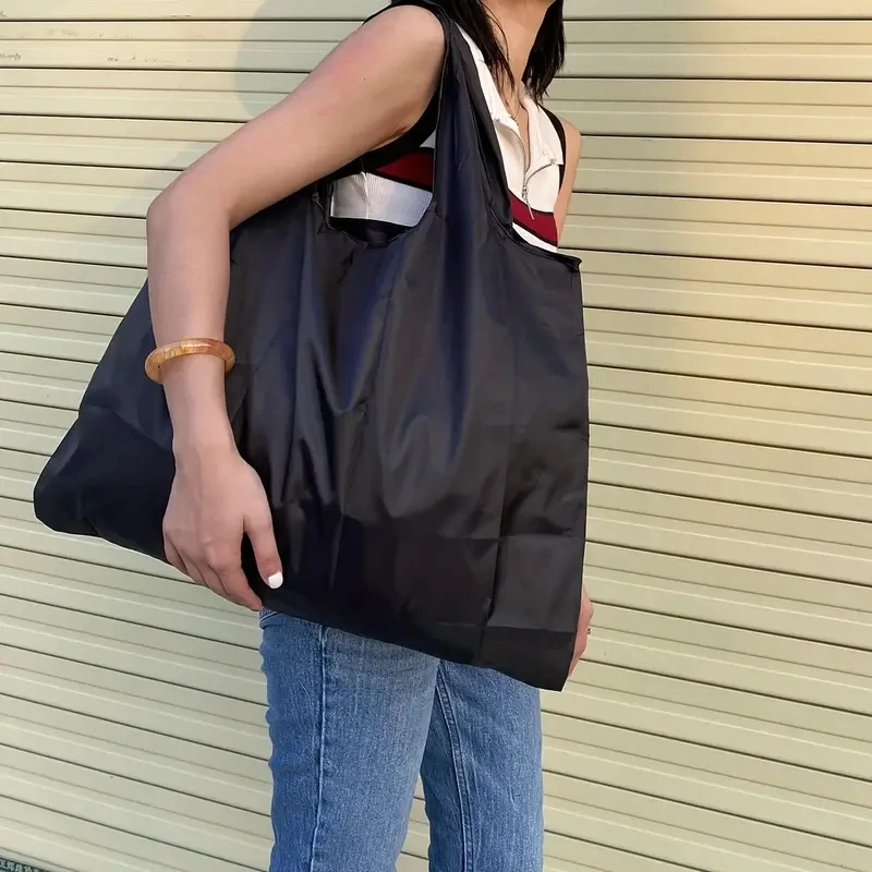 Sac noir porté