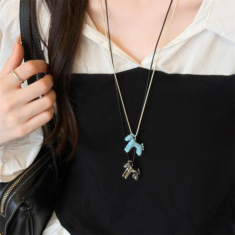 Cheval bleu porté