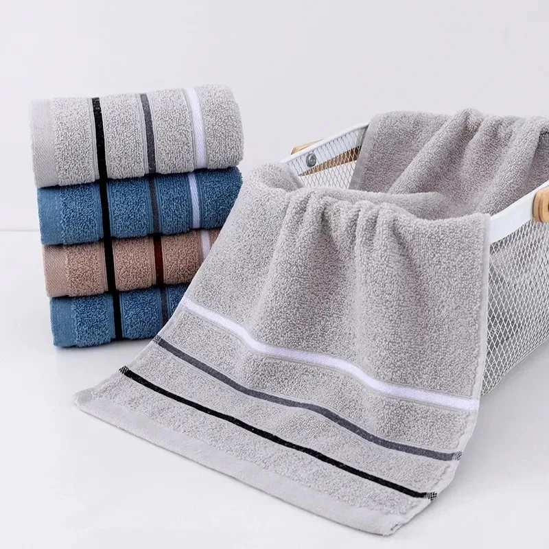 Serviettes dans un panier