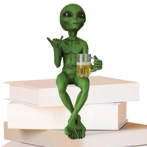 Statue d'extraterrestre assis avec sa chope, 15 cm