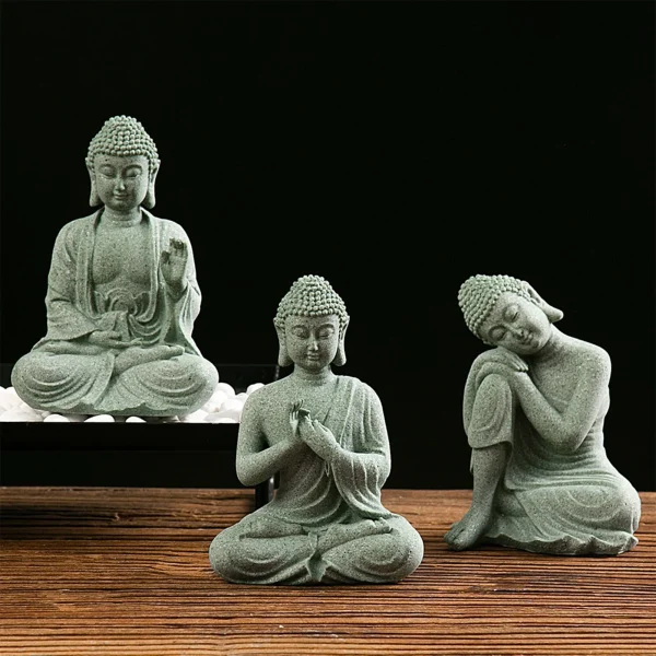 Trois statuettes de bouddha