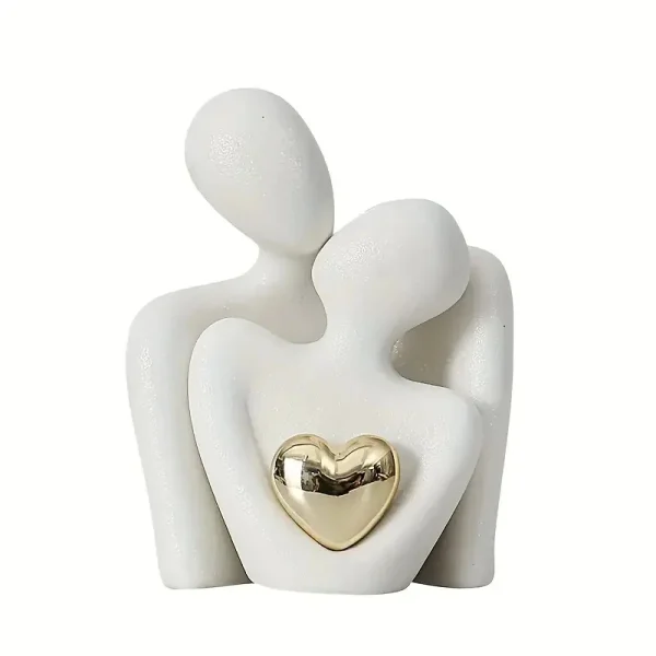 Statuette du couple enlacé au cœur doré