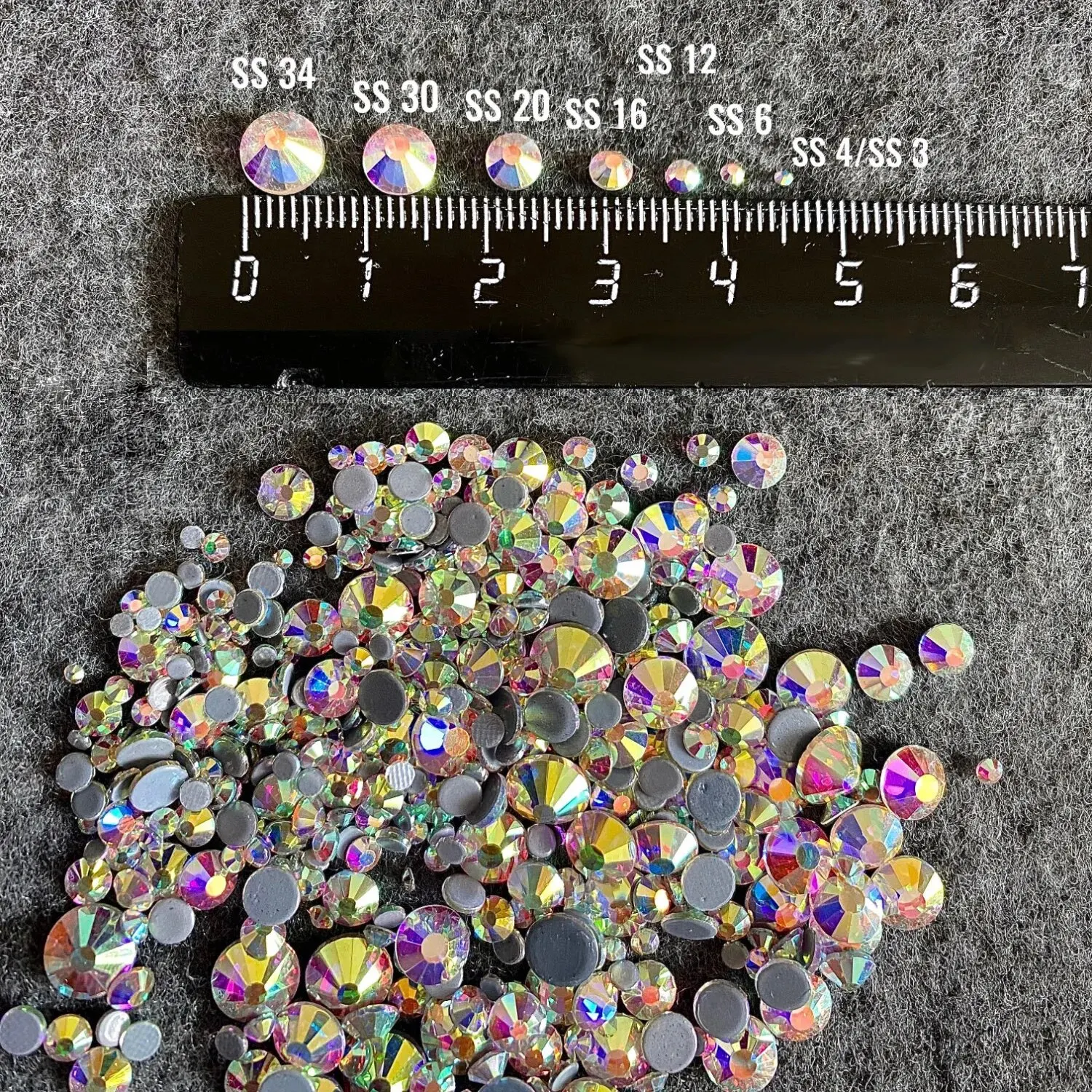 Tailles des strass de SS3 à SS34 comparées à une règle