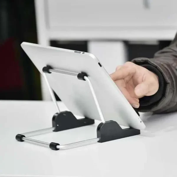 Support pliable en métal pour tablette