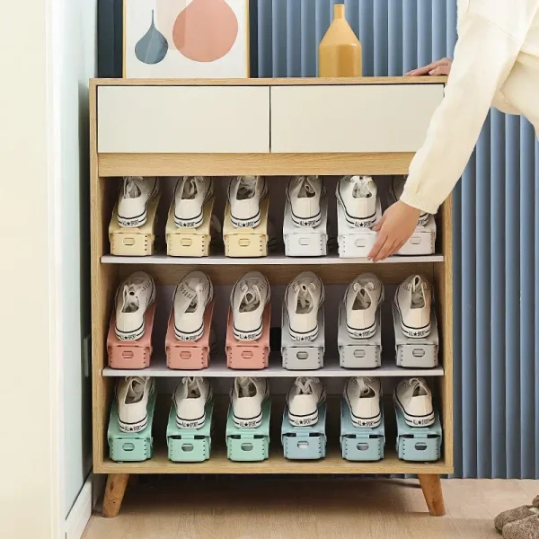Meuble à chaussures équipé