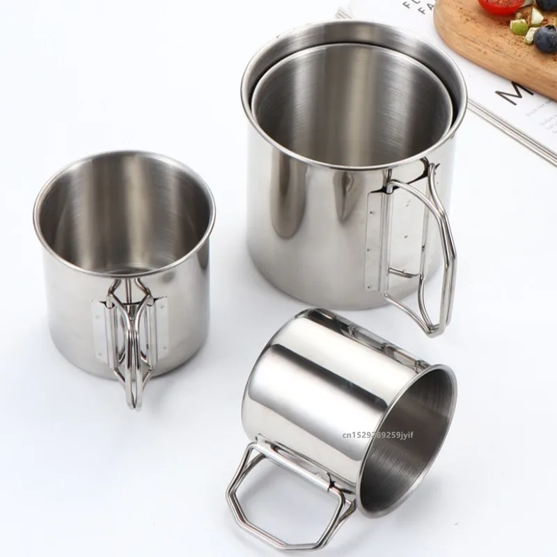 Les tasses emboîtées