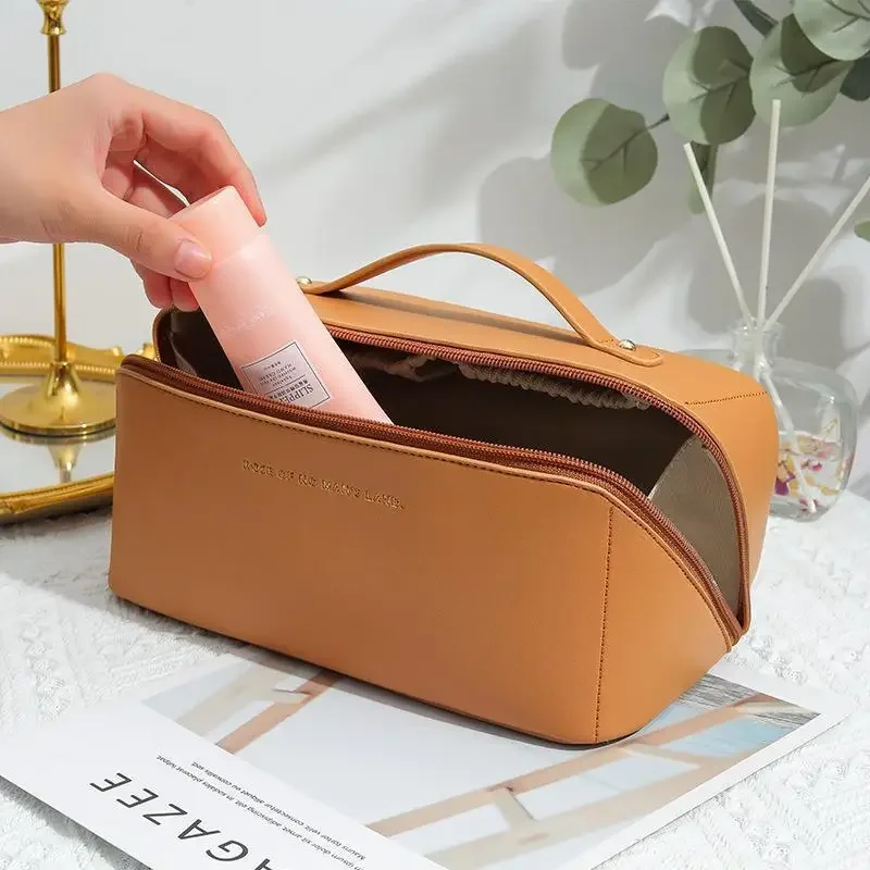 Trousse caramel ouverte