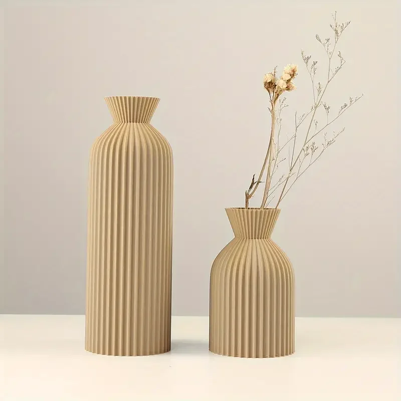 Vases kaki avec fleurs séchées