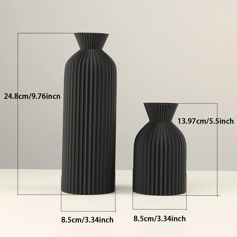 Petit et grand vase noir