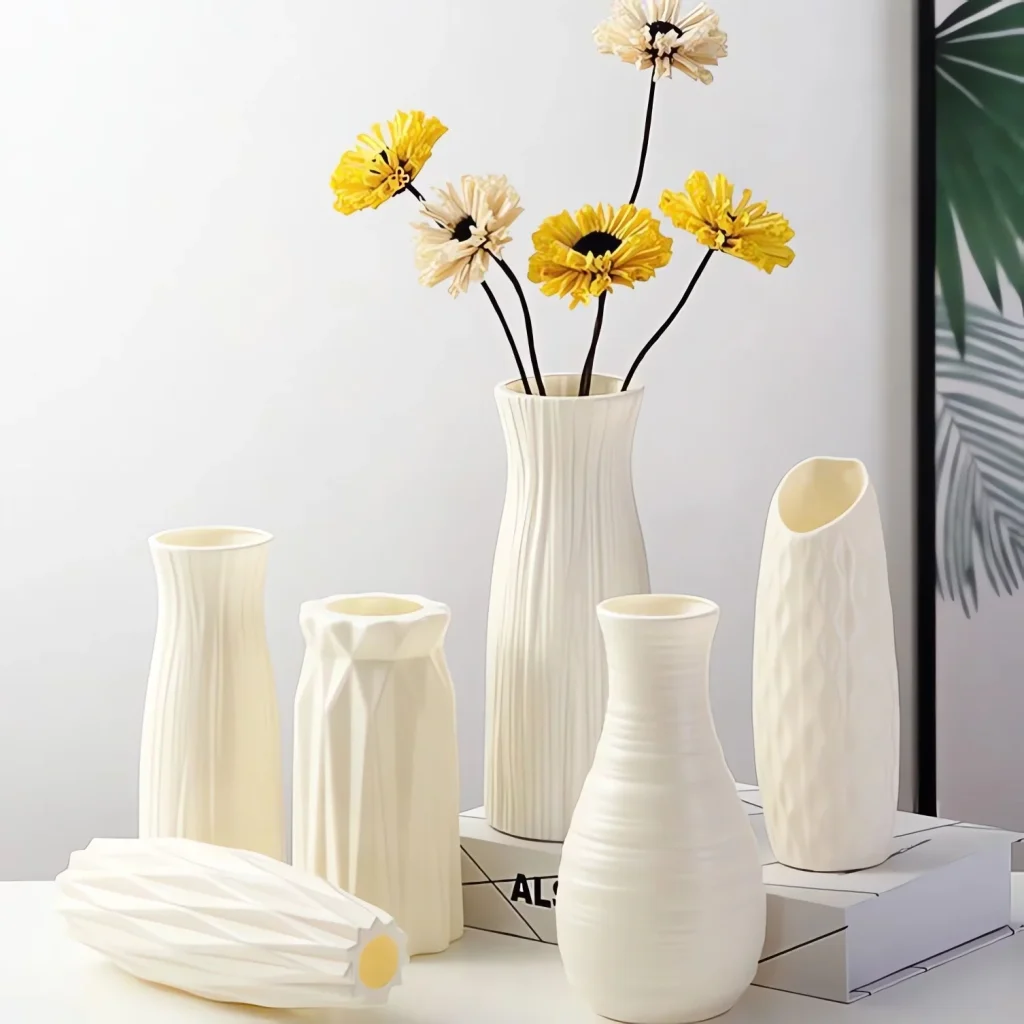 Vases nordiques blancs de plusieurs formes