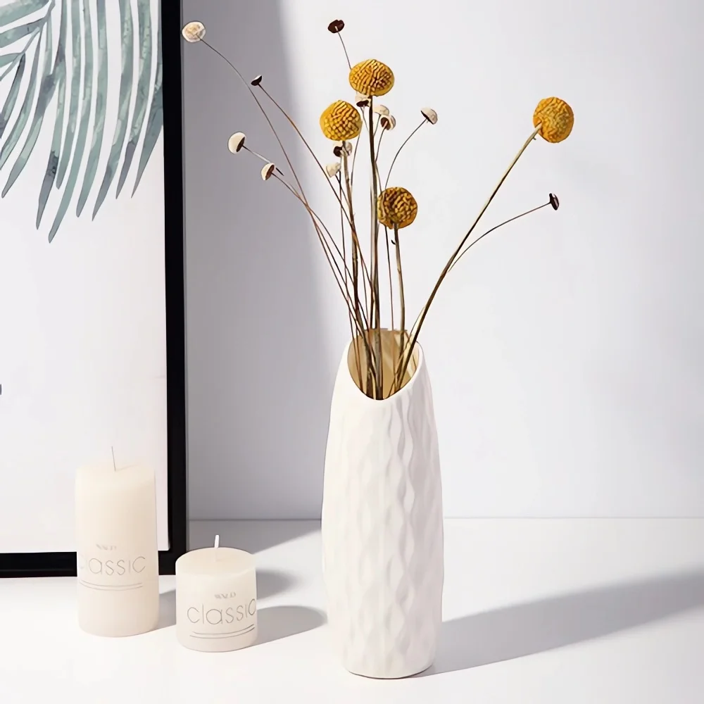 Vase facetté et fleurs séchées