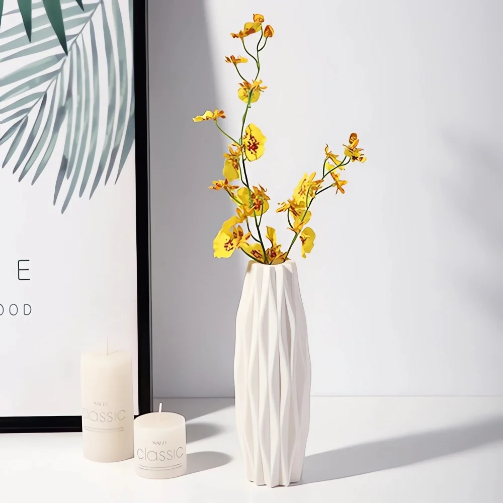 Vase froissé et orchidées