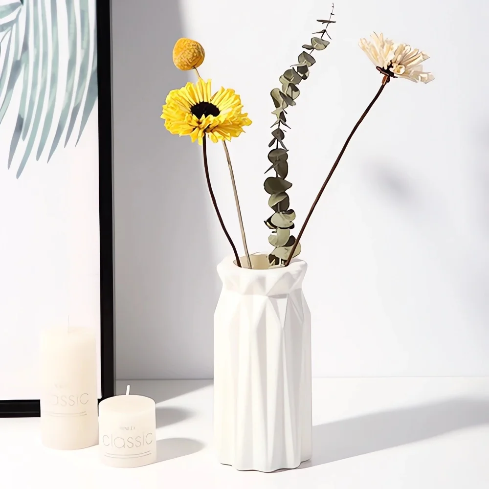 Vase géométrique et eucalyptus