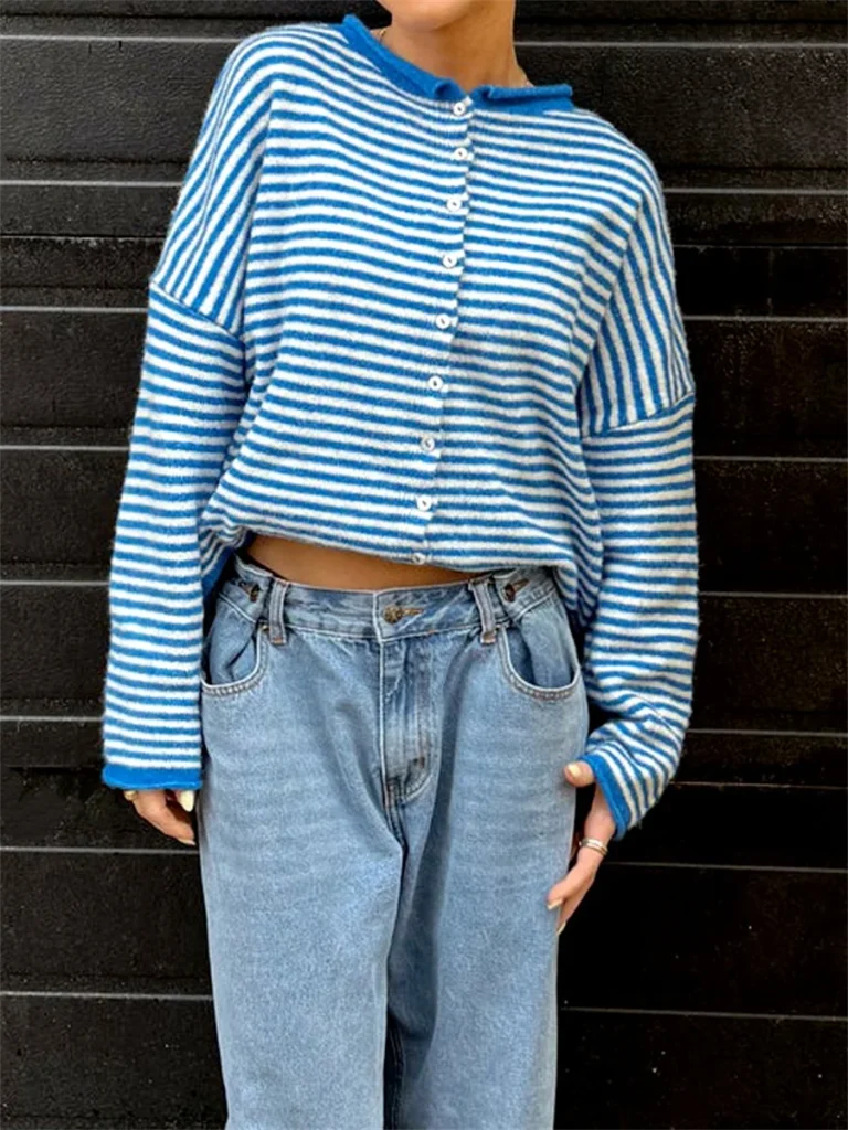 Cardigan rayé boutonné en maille : détail