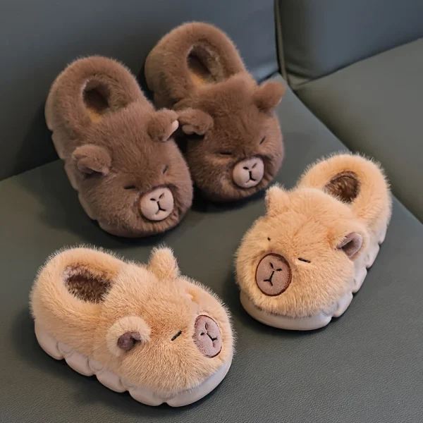 Chaussons capybara en peluche enfant