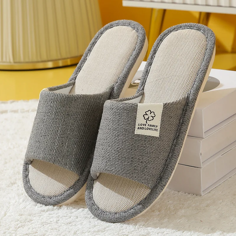 Chaussons en lin à bout ouvert : détail