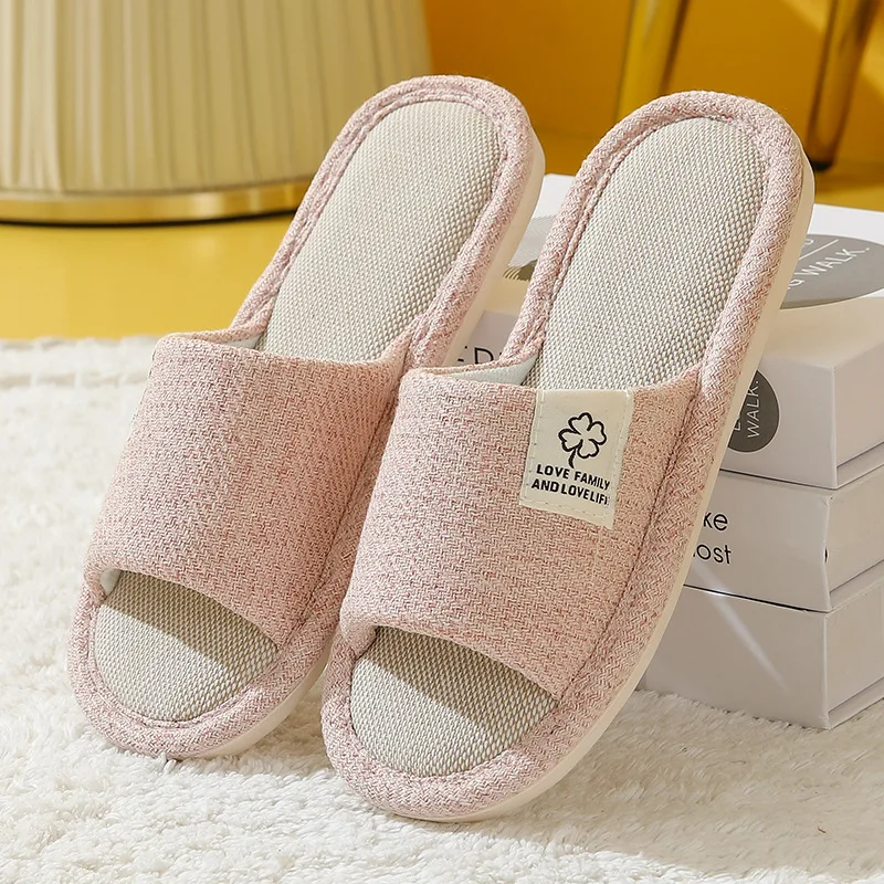 Chaussons en lin à bout ouvert : détail