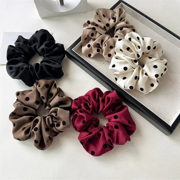 Chouchous en satin à pois