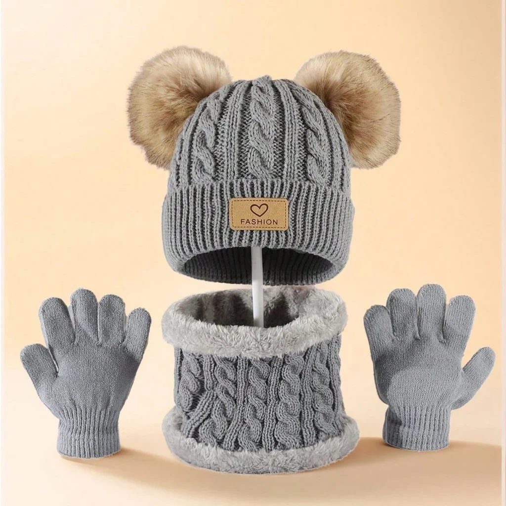 Ensemble bonnet, snood et gants enfant : détail
