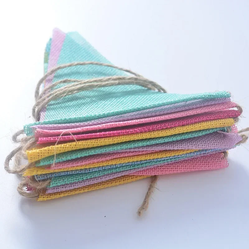 Guirlande de fanions en lin et jute, couleurs pastel : détail