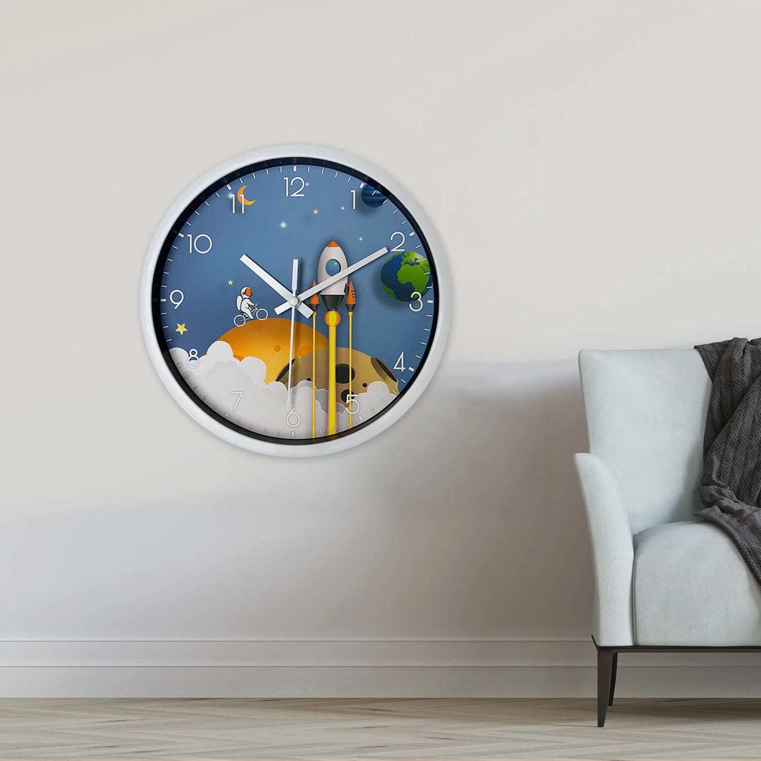 Horloge murale astronaute et fusée, 20 cm : détail
