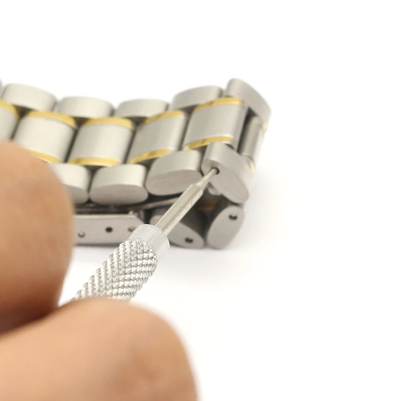 Sur un bracelet métal