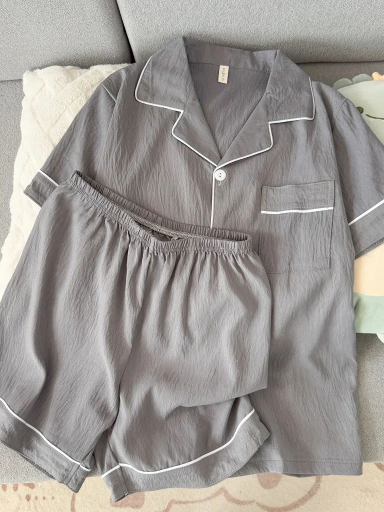 Gris foncé