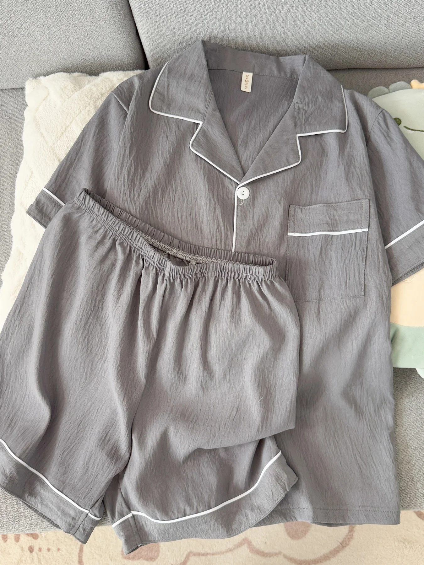 Gris foncé