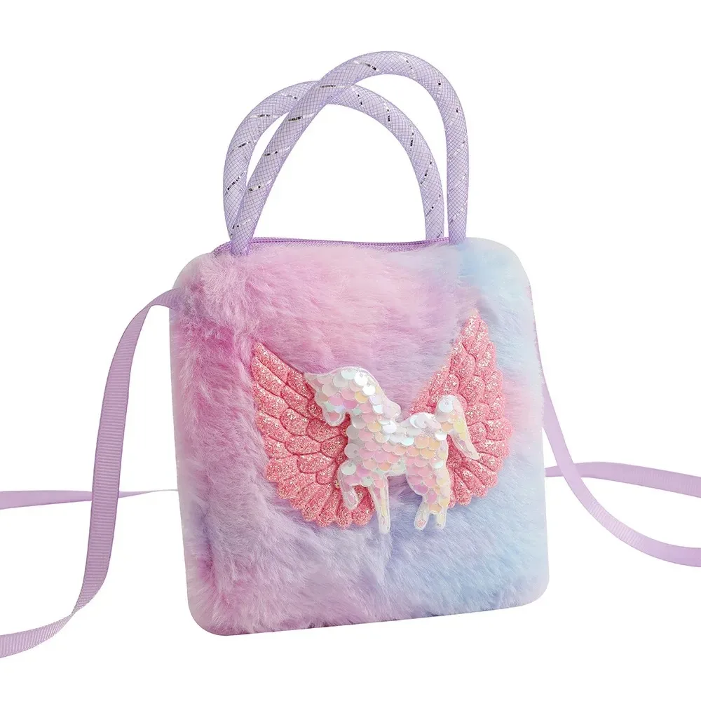 Sac à main licorne ailée en peluche : détail