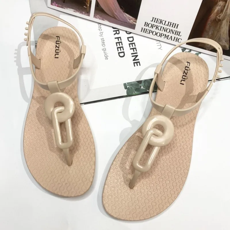 Sandales plates à boucle pour femme : détail