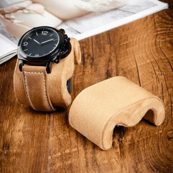 Support de montre en suédine forme vague