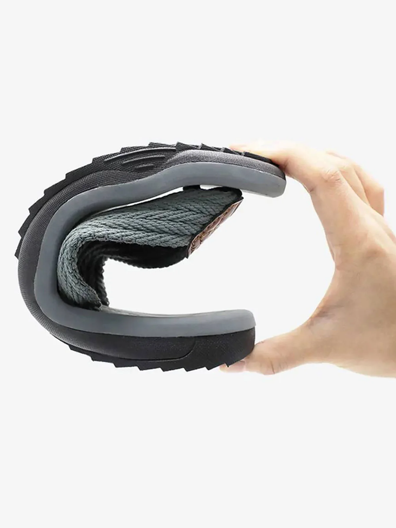 Tongs homme à semelle souple : détail